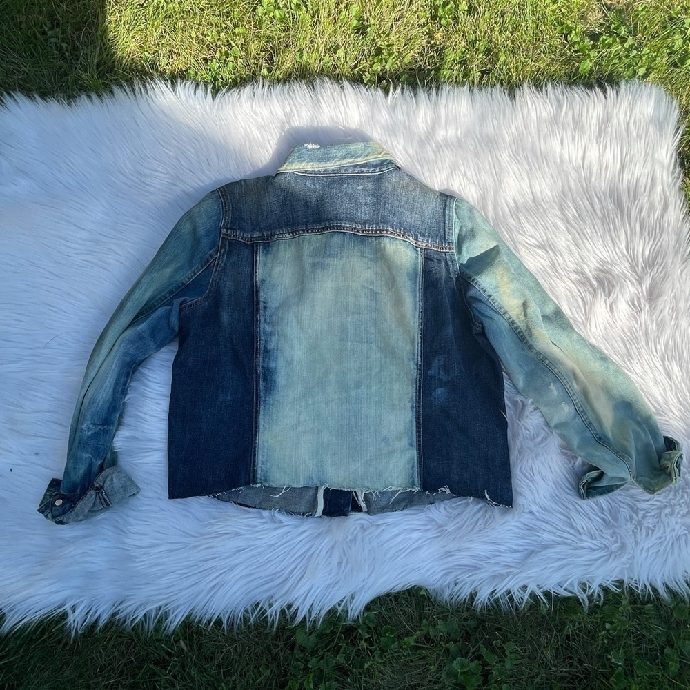 Euc Gap 1969 distressed two toned jean jacket​​​​​​​​​​​​ - Picture 4 of 4